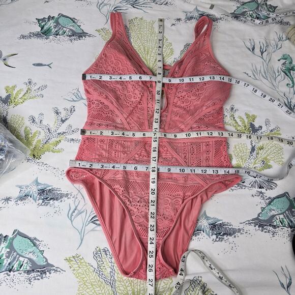 Becca Color Play Crochet Cut Out One Piece Swimsuit Pink Size M - Picture 7 of 9